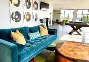Luxury 2BR Skyline Views Near Downtown Louisville